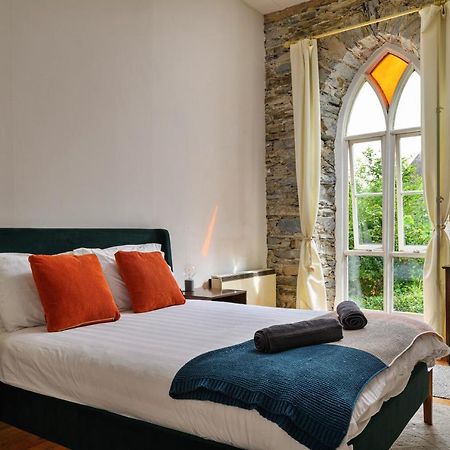 Finest Retreats - Luxury Converted Chapel With Hot Tub & Games Room Dinas Mawddwy Экстерьер фото